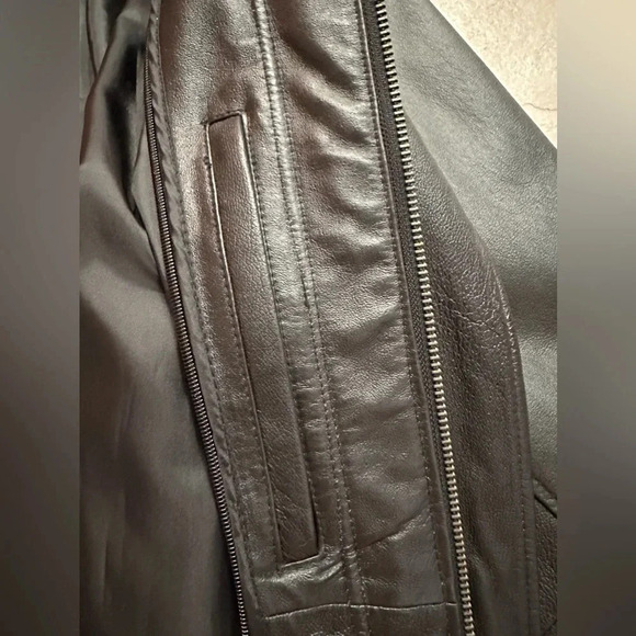 WILSON LEATHER ~ Men’s black leather mid-length coat excellent condition size L - Picture 8 of 10
